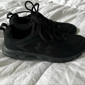 Ladies Under Armour running shoes